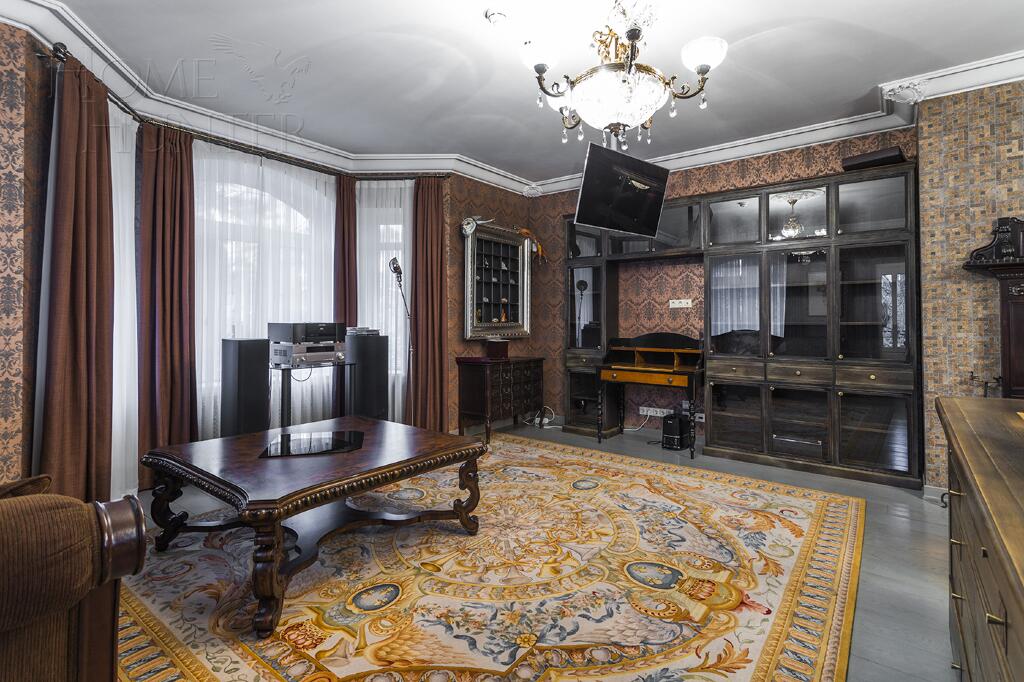 3-этажный коттедж 1 250 м² с отделкой