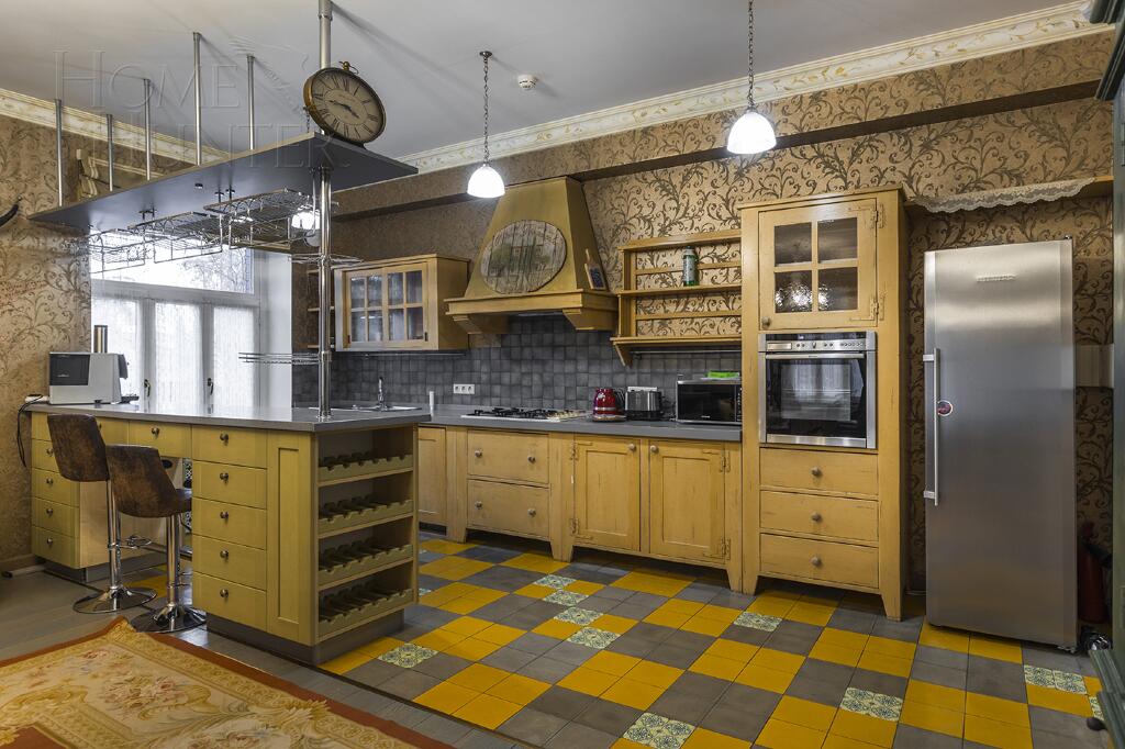 3-этажный коттедж 1 250 м² с отделкой