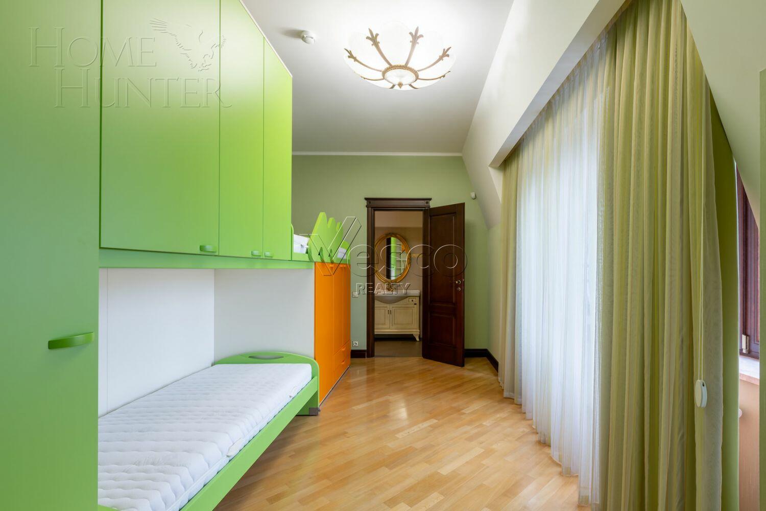 2-этажный коттедж 1 832 м² с отделкой