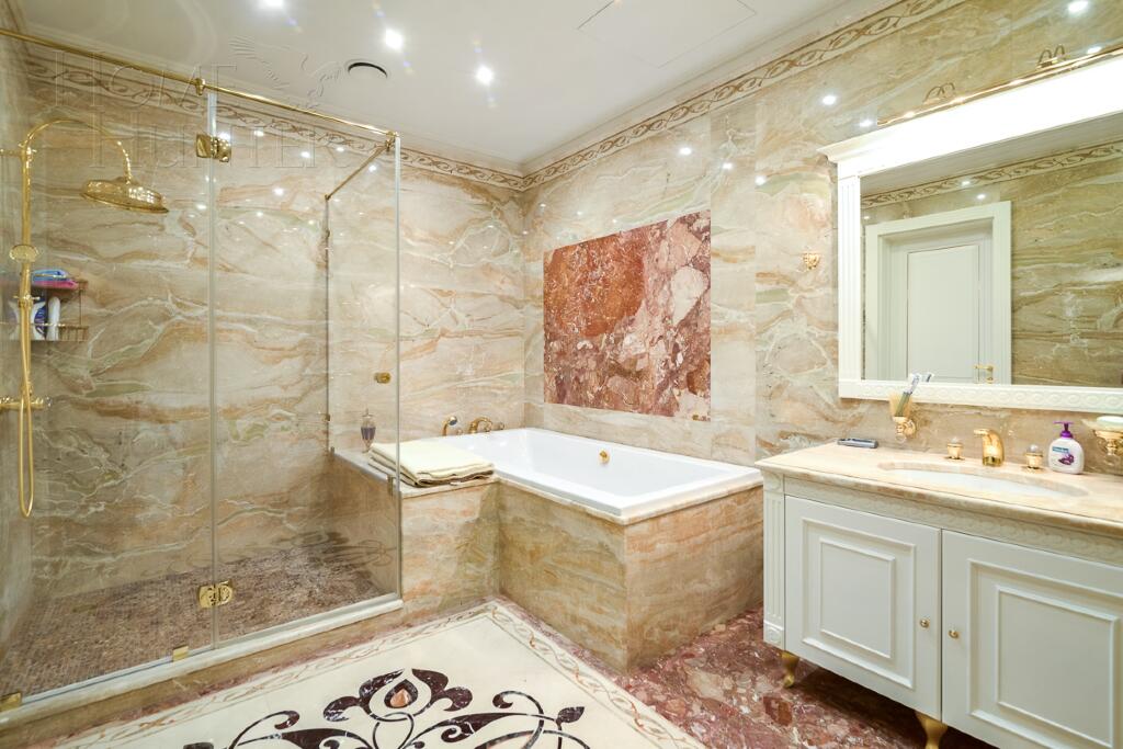 2-этажный коттедж 1 800 м² с отделкой