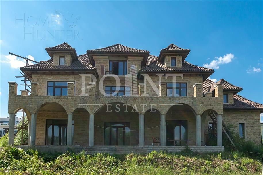 3-этажный коттедж 650 м² без отделки