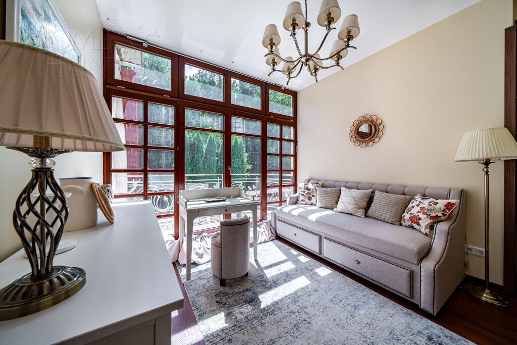 3-этажный коттедж 600 м² с отделкой