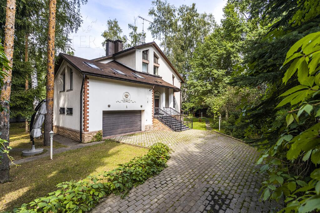 3-этажный коттедж 400 м² с отделкой