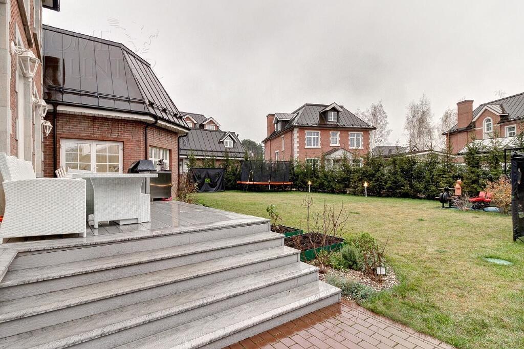 3-этажный коттедж 550 м² с отделкой