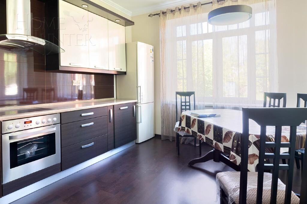 2-этажный коттедж 1 100 м² без отделки