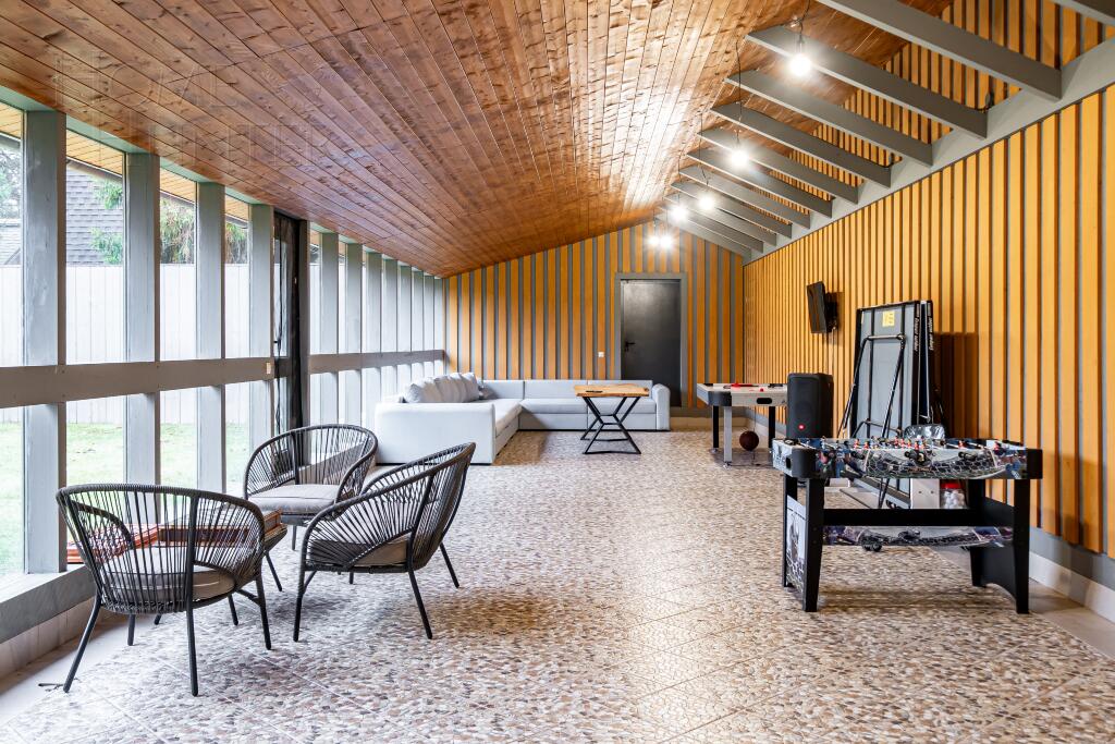 2-этажный коттедж 1 250 м² с отделкой