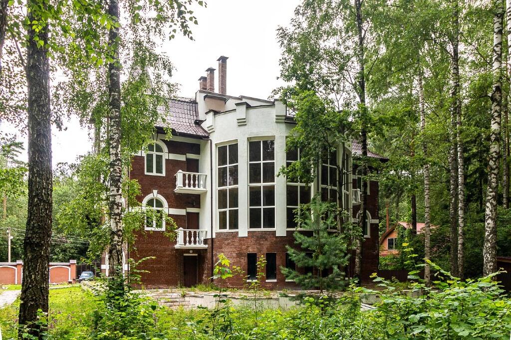 3-этажный коттедж 8 755 м² с отделкой