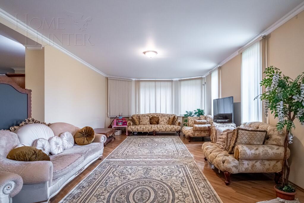 3-этажный коттедж 980 м² с отделкой