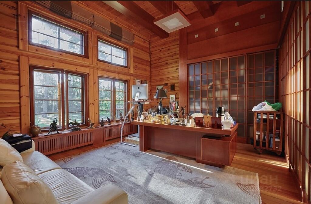 2-этажный коттедж 2 100 м² с отделкой