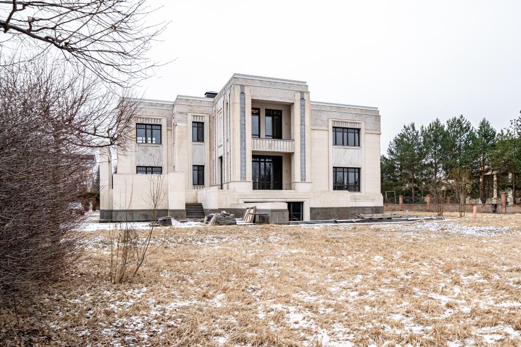 2-этажный коттедж 1 244 м² с отделкой