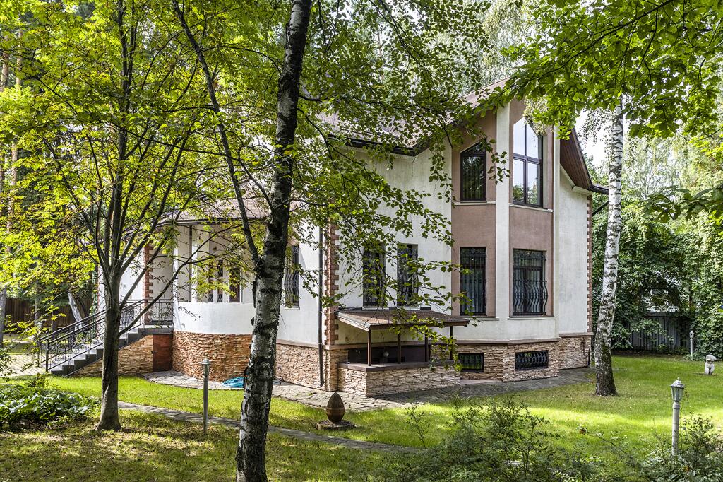 3-этажный коттедж 400 м² с отделкой