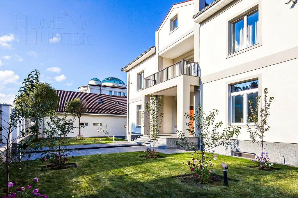 3-этажный коттедж 1 438 м² с отделкой