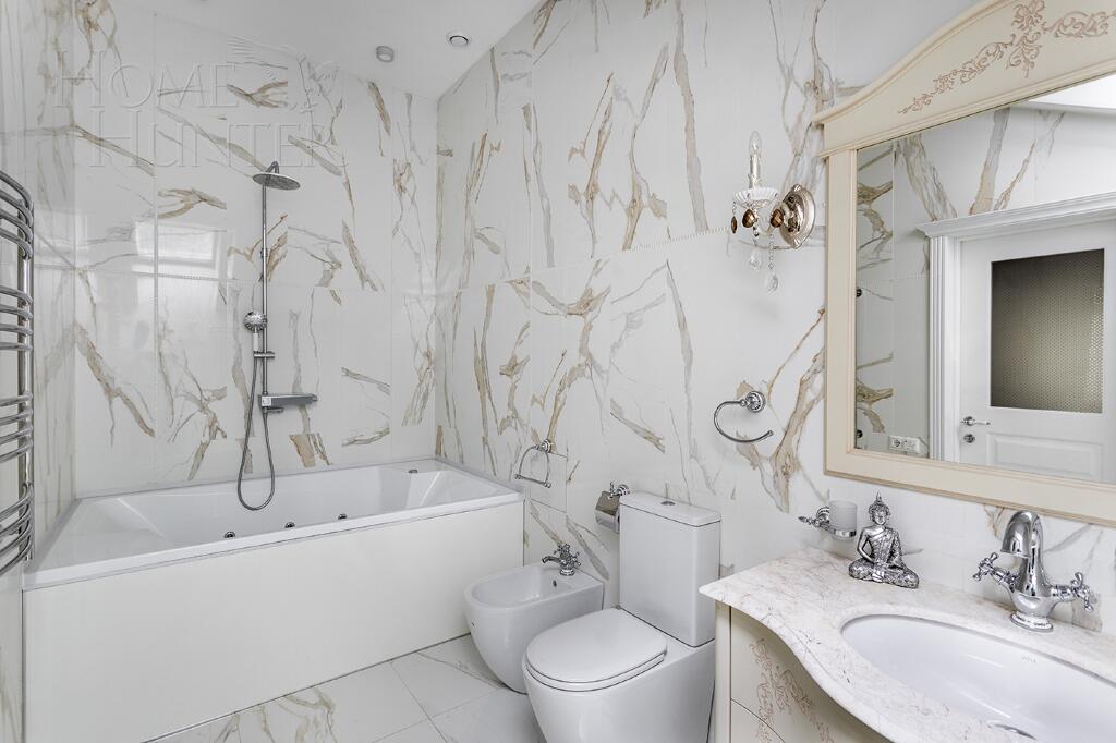 3-этажный коттедж 400 м² с отделкой