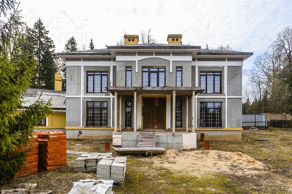 2-этажный коттедж 1 100 м² без отделки