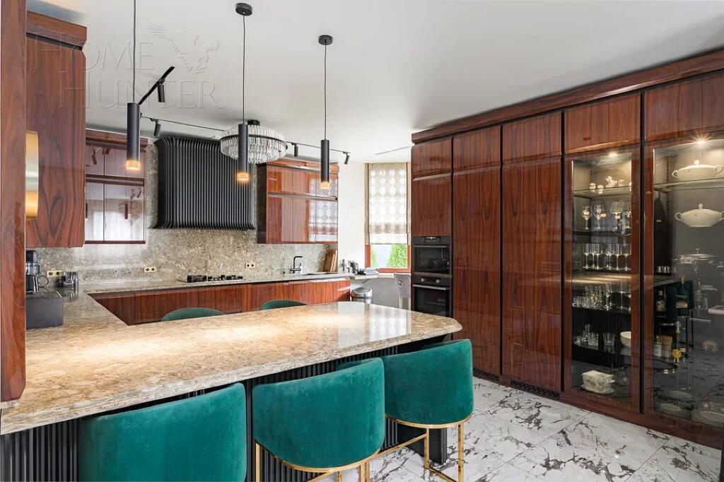 2-этажный коттедж 700 м² с отделкой