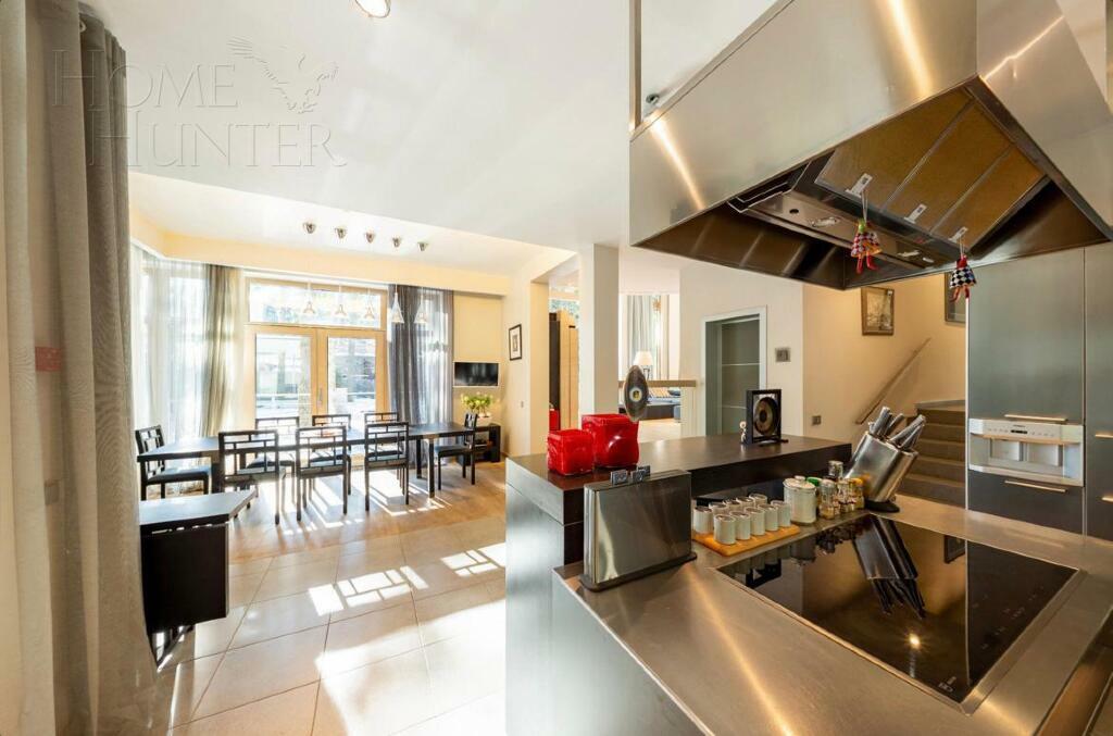 2-этажный коттедж 1 622 м² с отделкой