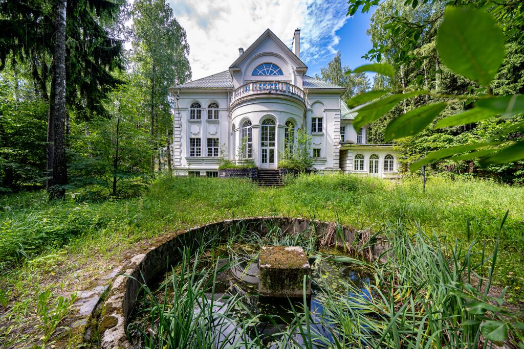 3-этажный коттедж 1 250 м² без отделки