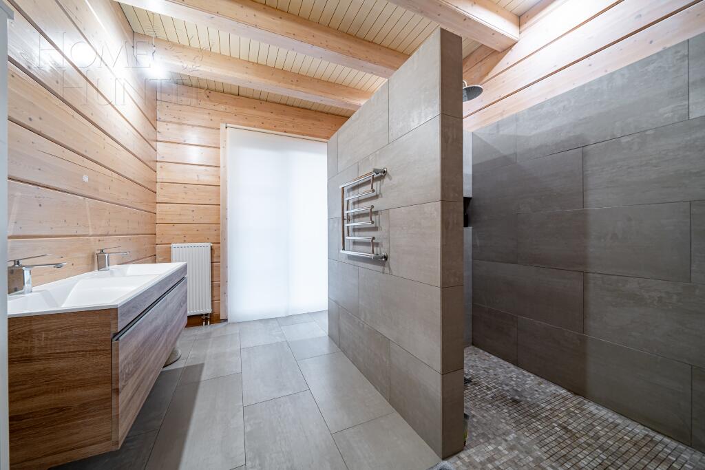 2-этажный коттедж 1 250 м² с отделкой