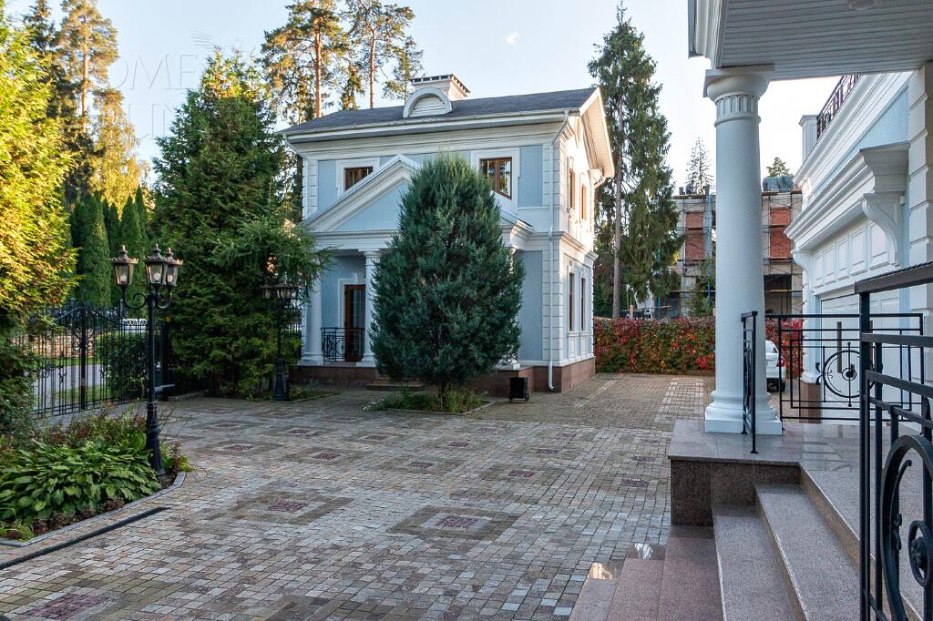 2-этажный коттедж 782.7 м² с отделкой