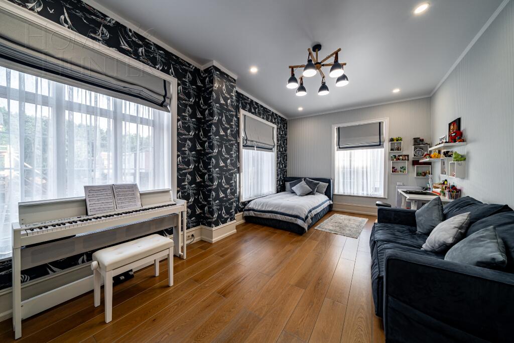 3-этажный таунхаус 270 м² с отделкой