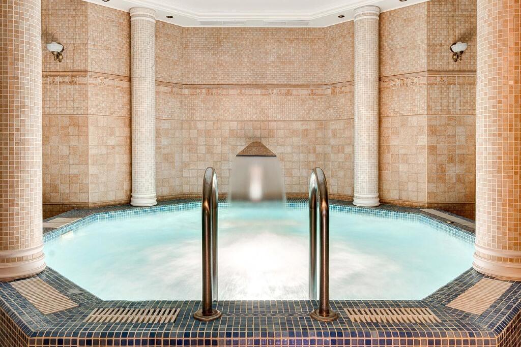 2-этажный коттедж 700 м² с отделкой