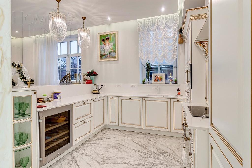 3-этажный коттедж 550 м² с отделкой