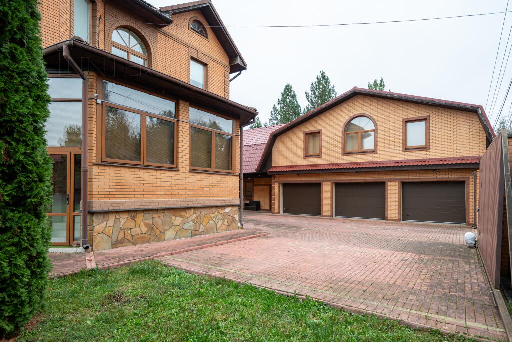 3-этажный коттедж 980 м² с отделкой