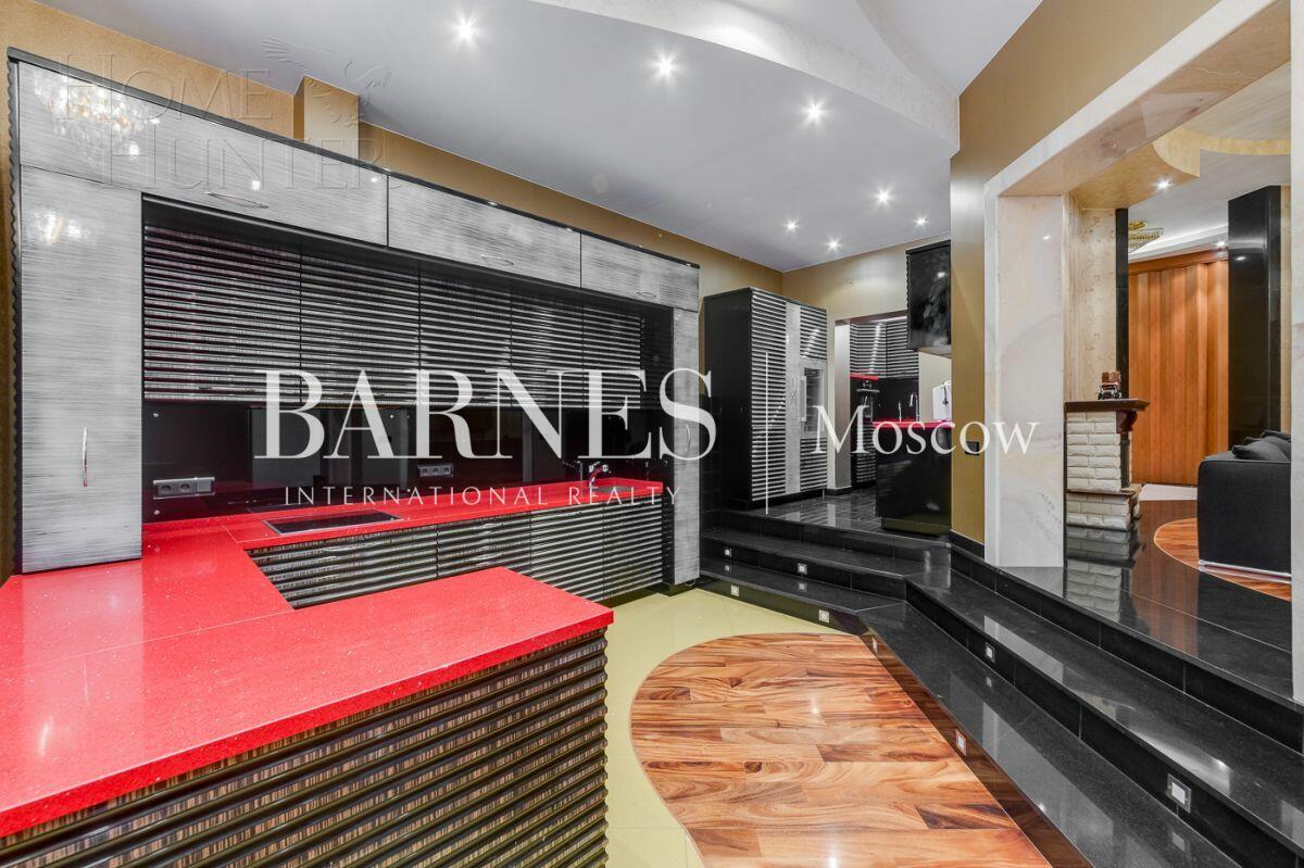 5-КОМН. КВАРТИРА С ОТДЕЛКОЙ 220 М² НА 3 ЭТАЖЕ