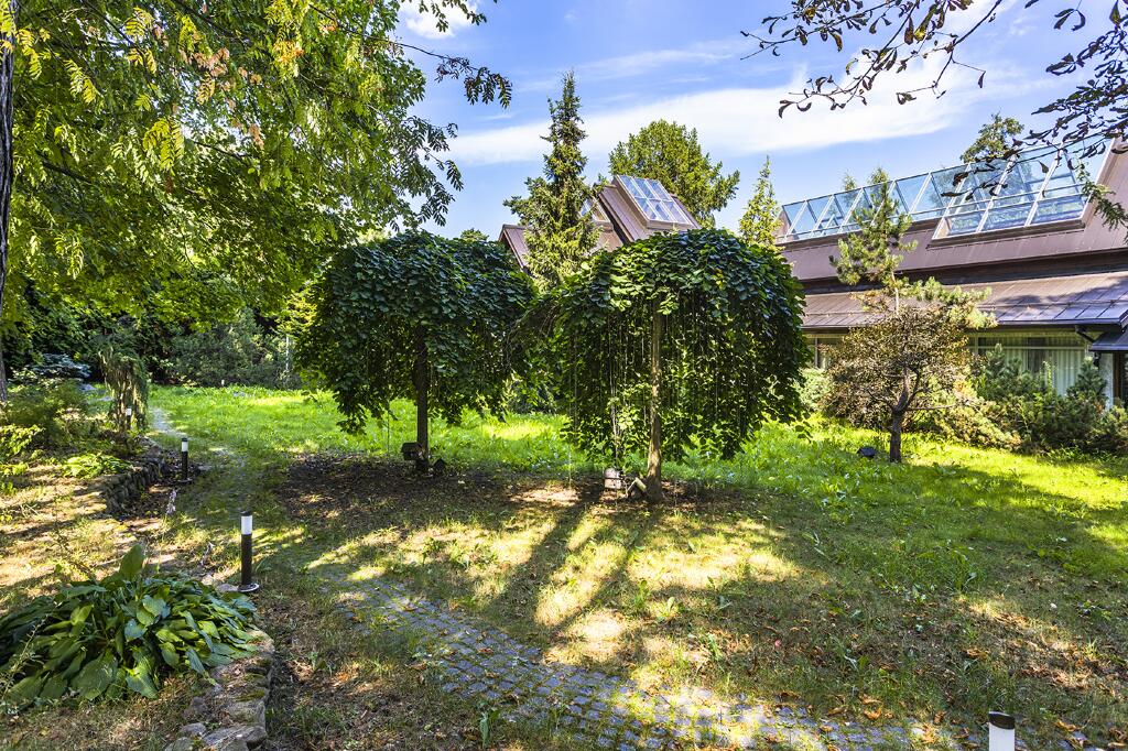 3-этажный коттедж 1 250 м² с отделкой