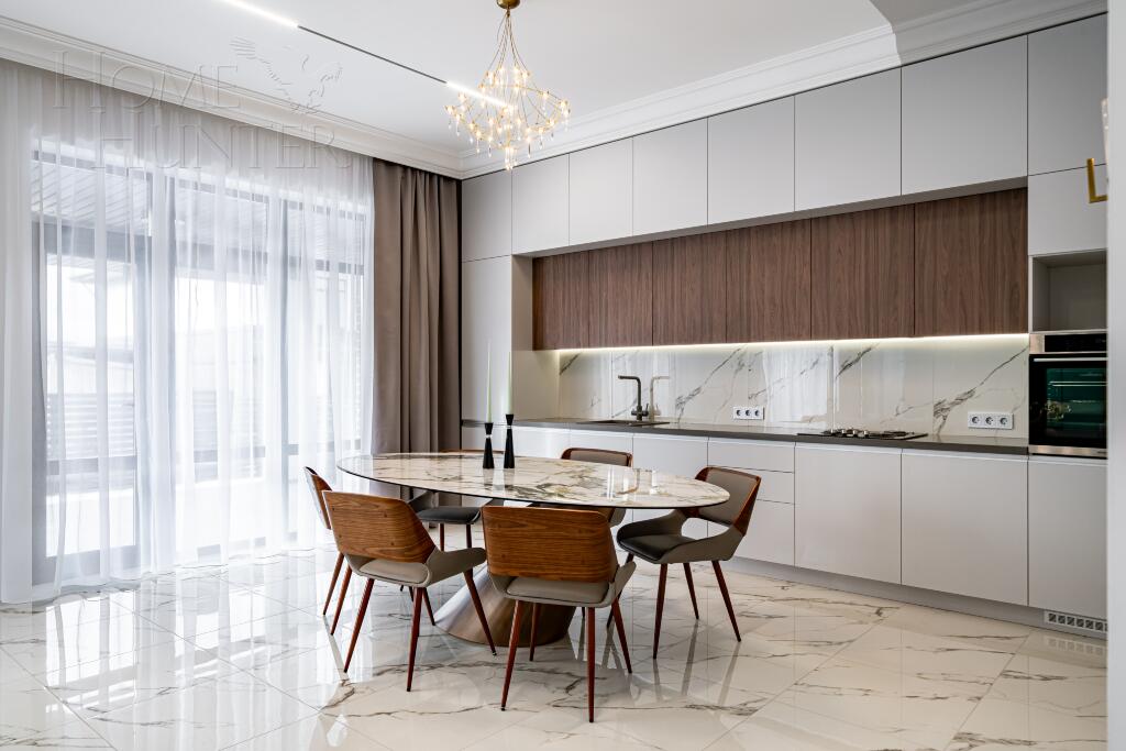 2-этажный коттедж 250 м² с отделкой