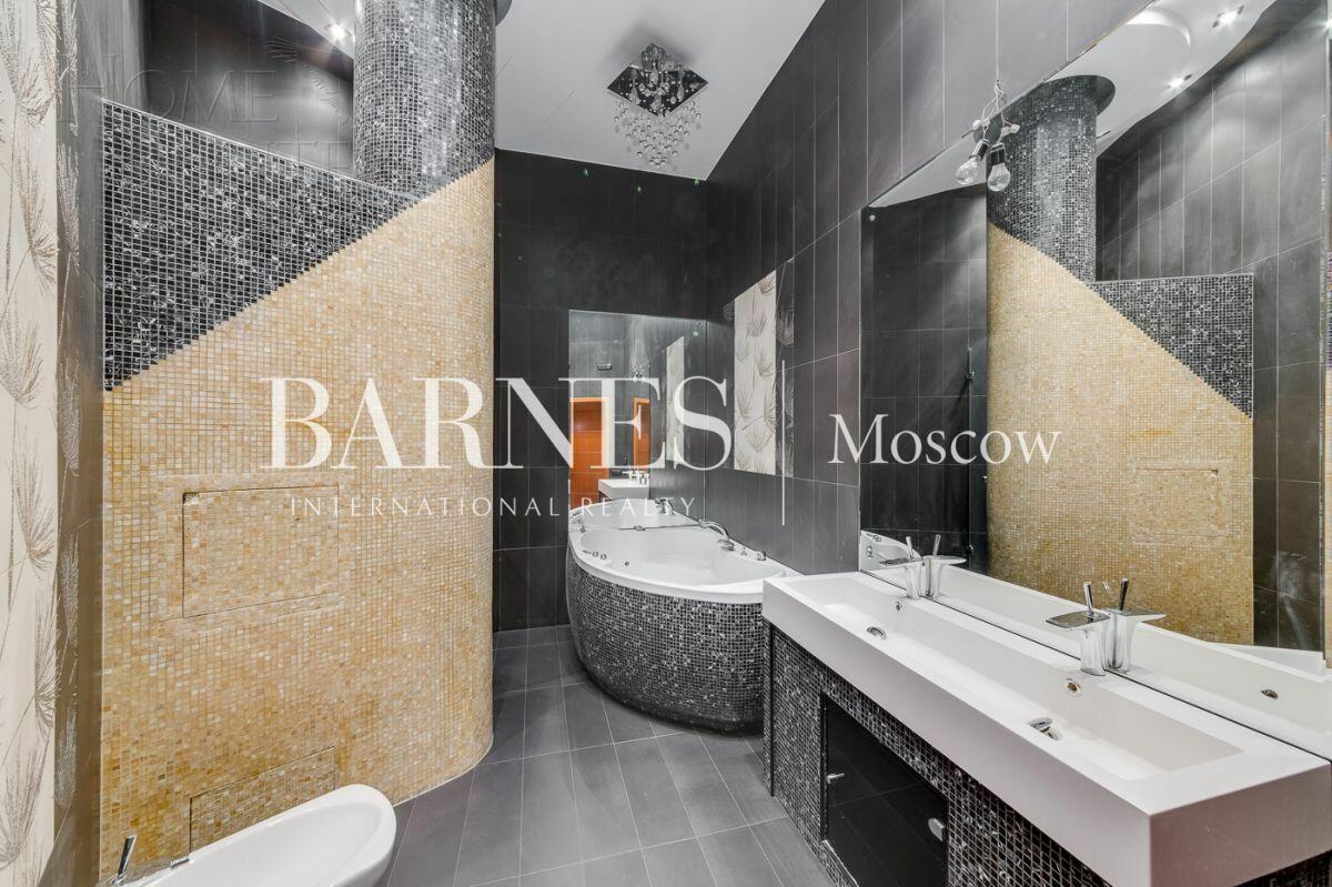 5-КОМН. КВАРТИРА С ОТДЕЛКОЙ 220 М² НА 3 ЭТАЖЕ