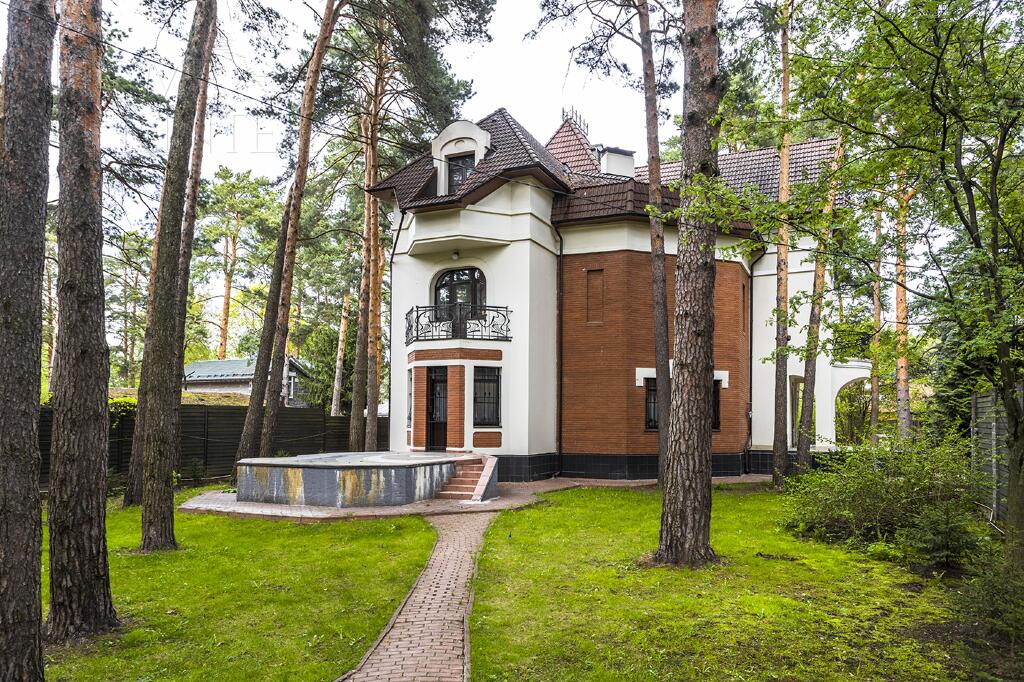 2-этажный коттедж 560 м² с отделкой