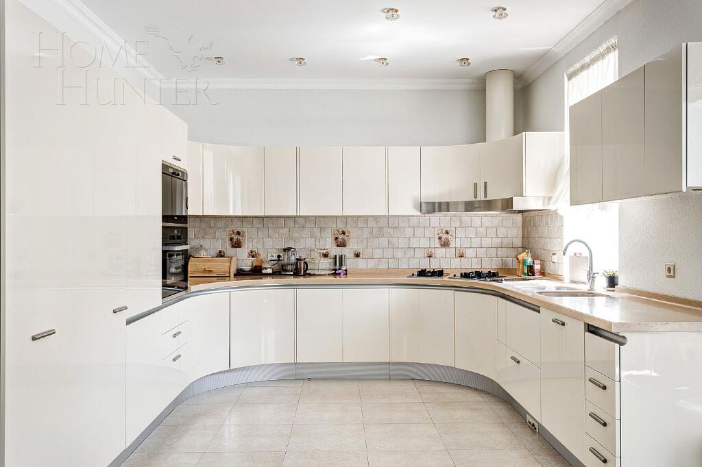 2-этажный коттедж 800 м² с отделкой