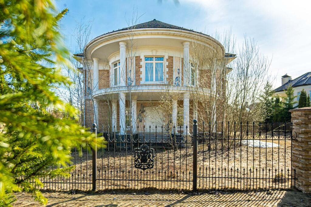 2-этажный коттедж 556.33 м² без отделки