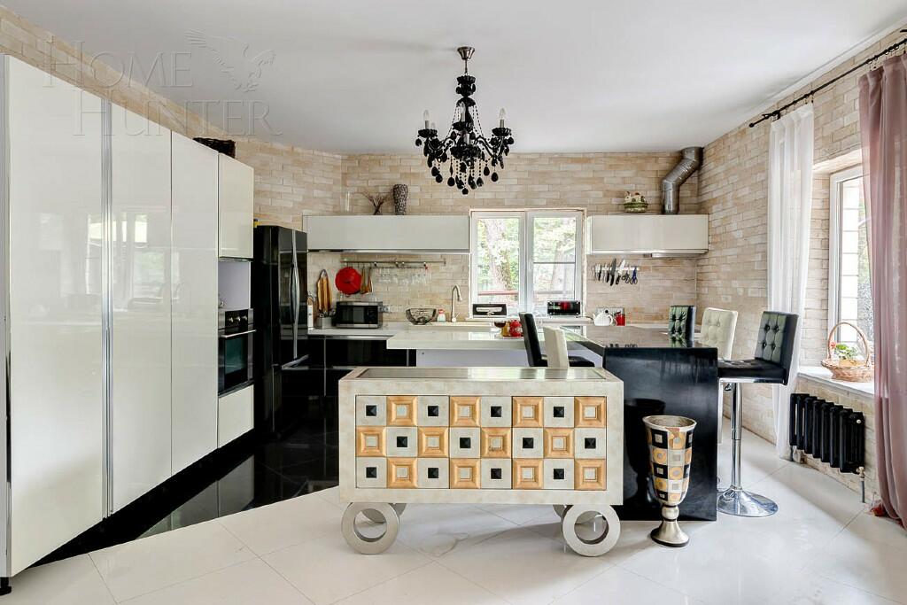3-этажный коттедж 860 м² с отделкой