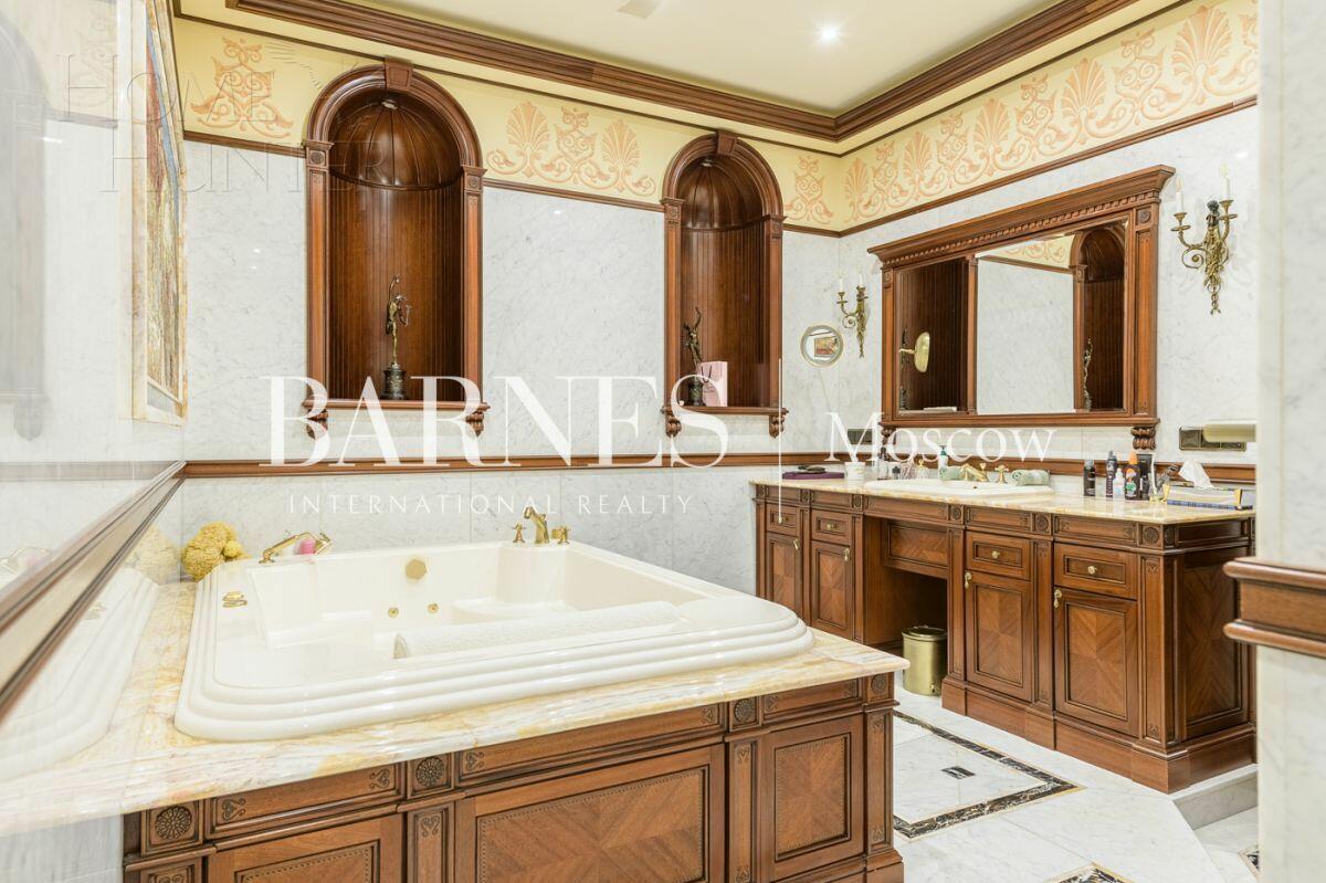 4-КОМН. ПЕНТХАУС С ОТДЕЛКОЙ 258 М² НА 11 ЭТАЖЕ