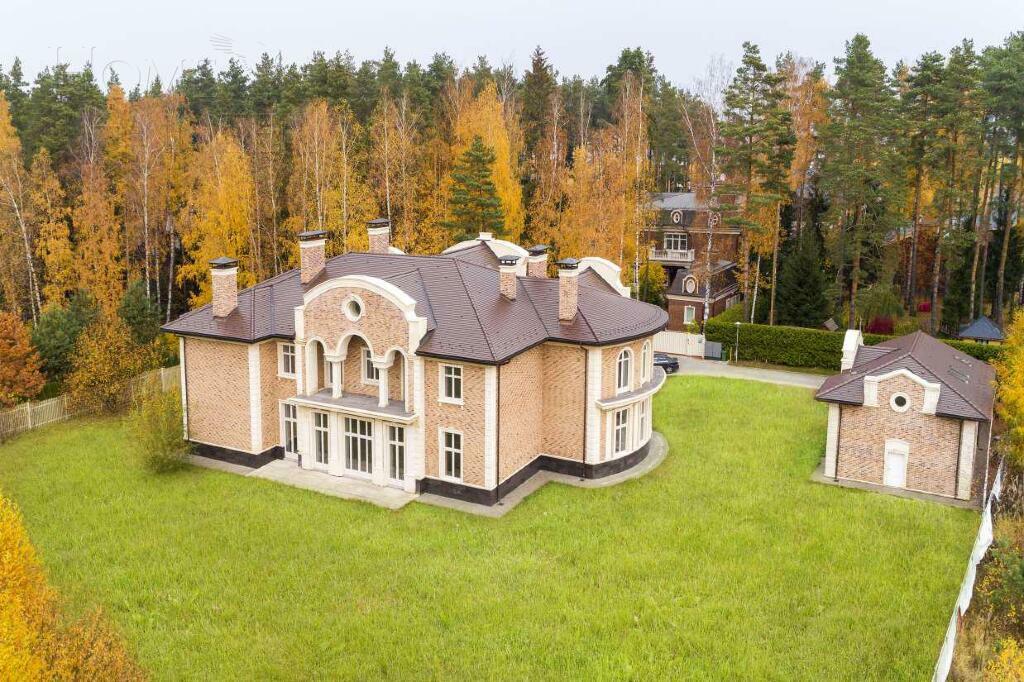 2-этажный коттедж 1 289 м² без отделки