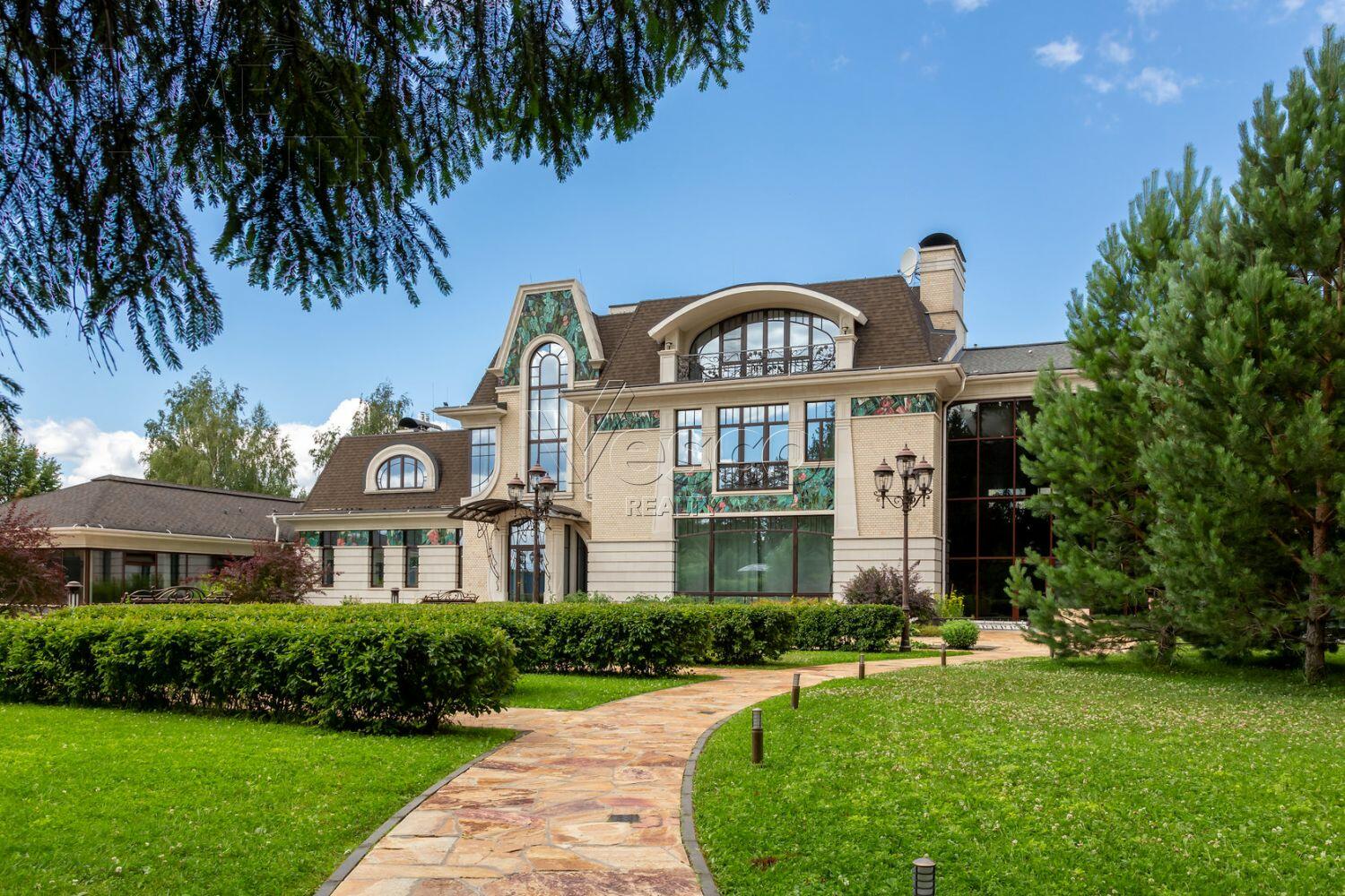 2-этажный коттедж 1 832 м² с отделкой