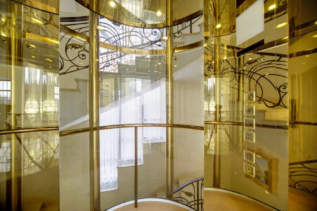 3-этажный коттедж 1 832 м² с отделкой