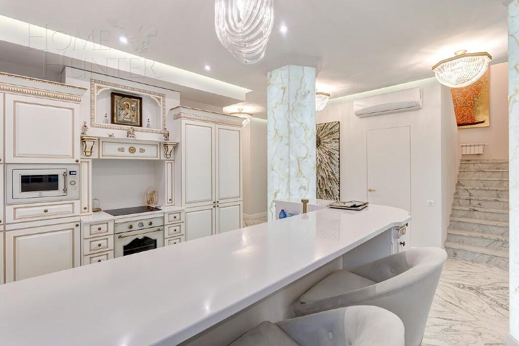 3-этажный коттедж 550 м² с отделкой
