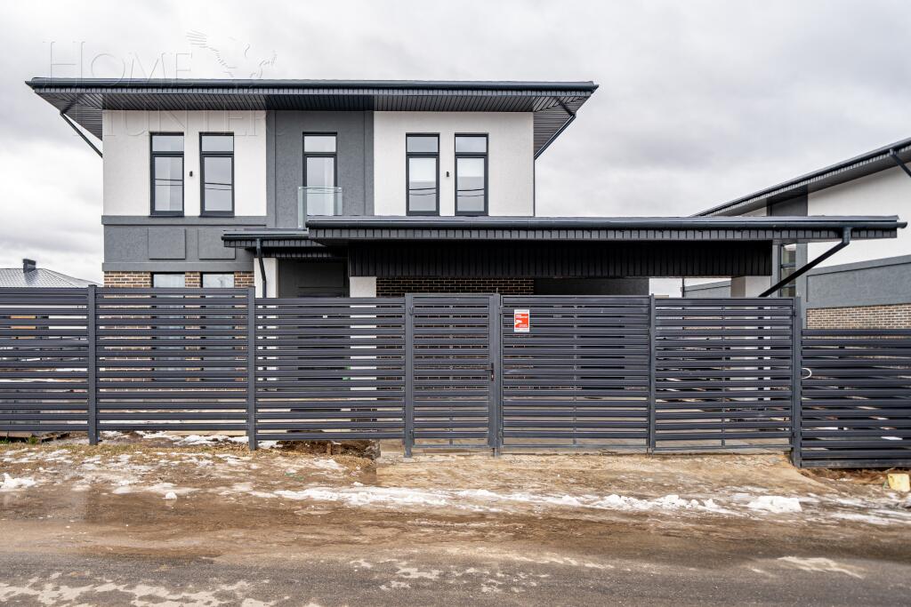 2-этажный коттедж 250 м² с отделкой