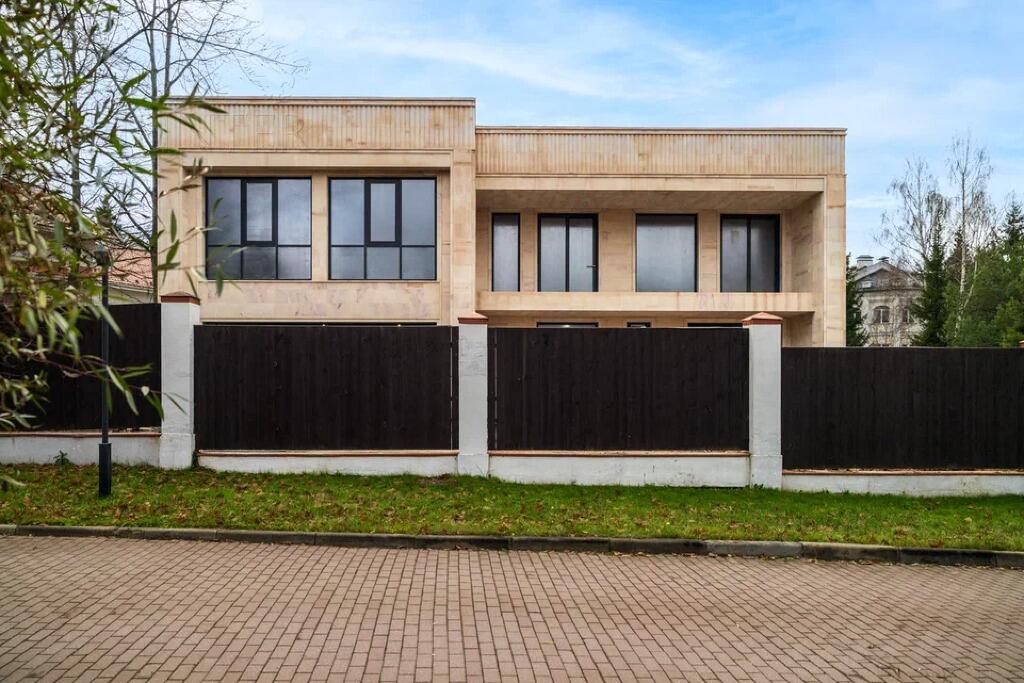 2-этажный коттедж 830 м² без отделки
