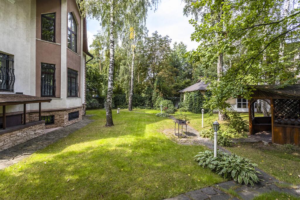 3-этажный коттедж 400 м² с отделкой