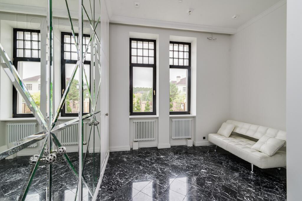 2-этажный коттедж 1 372 м² с отделкой