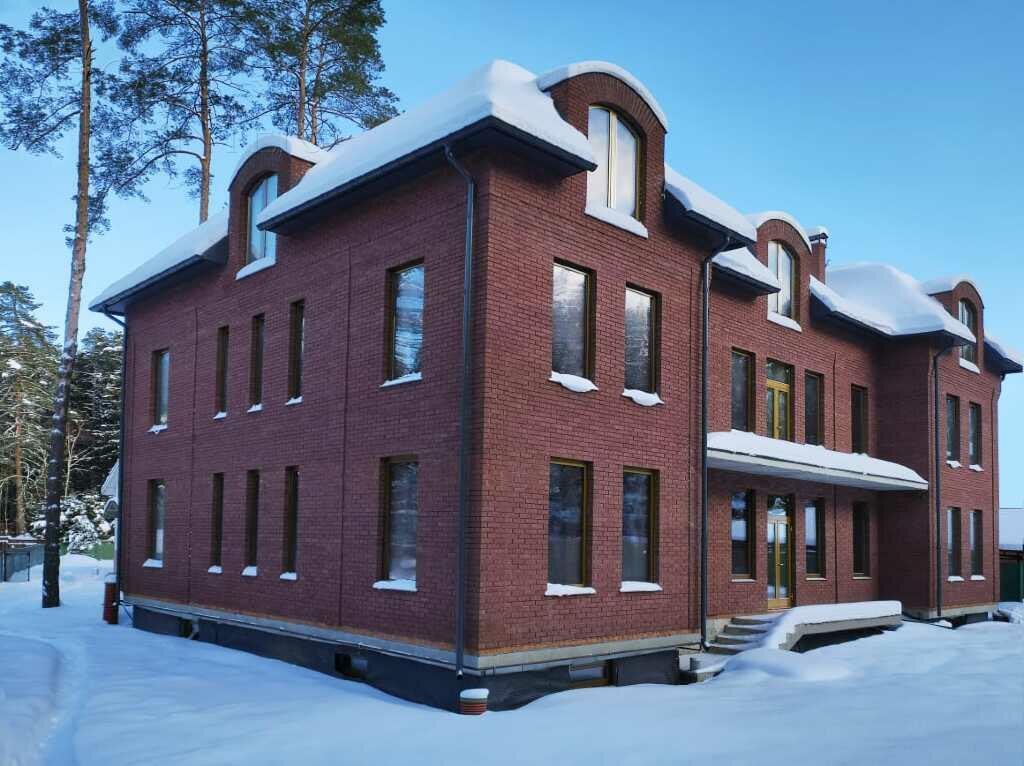 2-этажный коттедж 1 100 м² без отделки