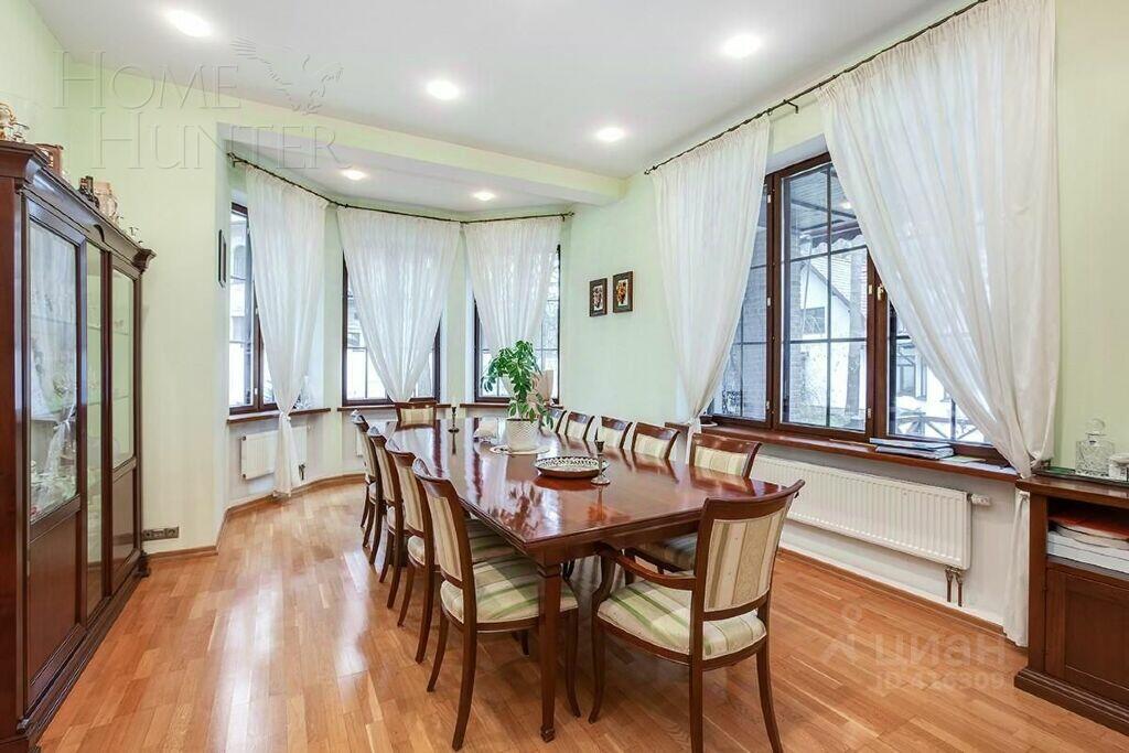 3-этажный коттедж 1 233 м² с отделкой