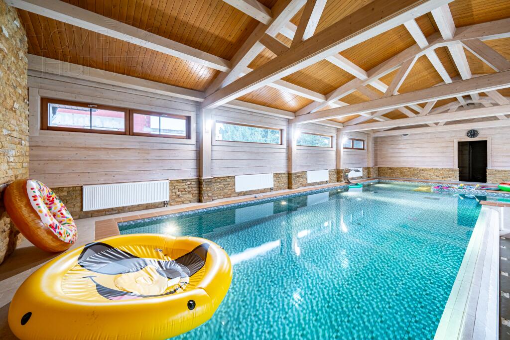 2-этажный коттедж 1 250 м² с отделкой