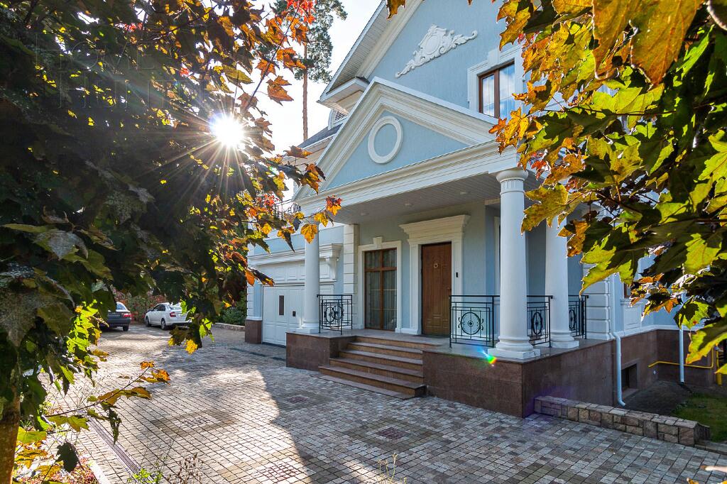 2-этажный коттедж 782.7 м² с отделкой