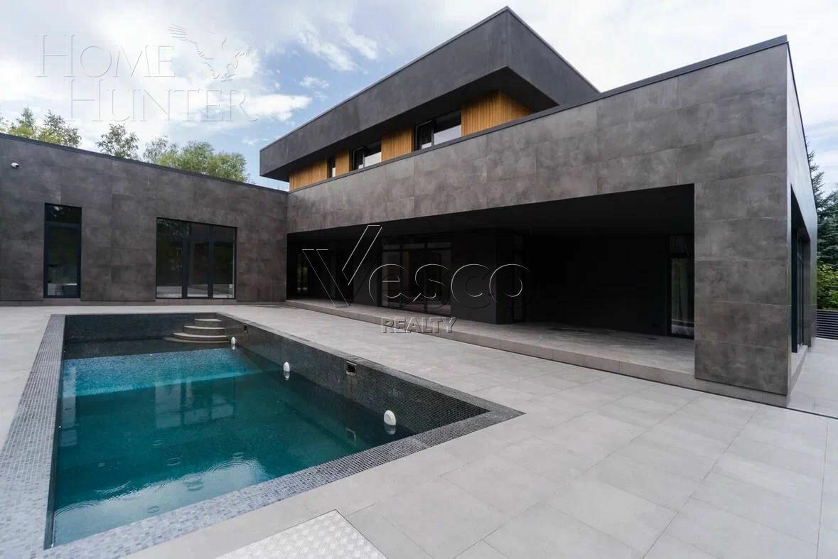 2-этажный коттедж 500 м² с отделкой