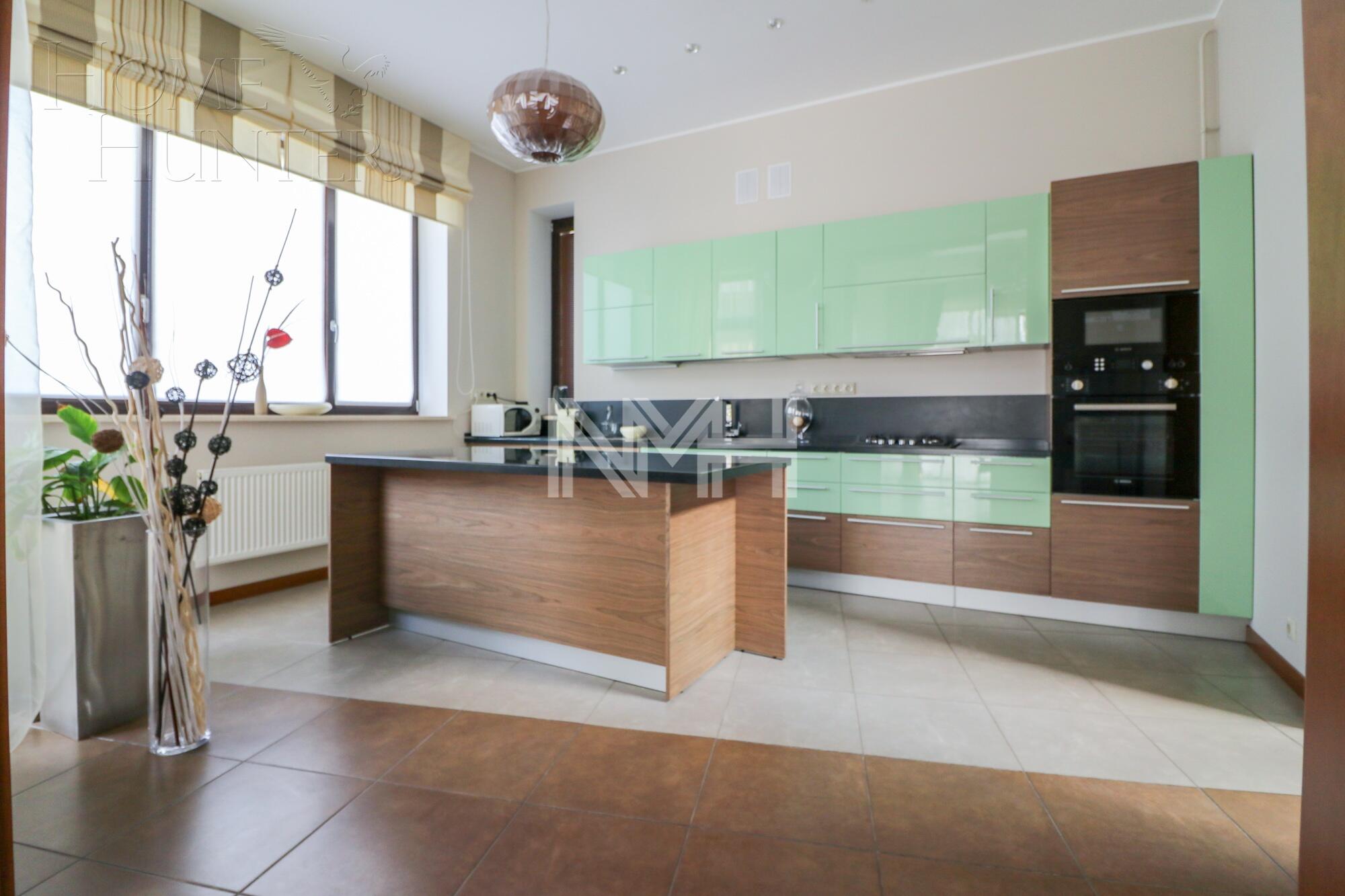 2-этажный коттедж 323 м² с отделкой